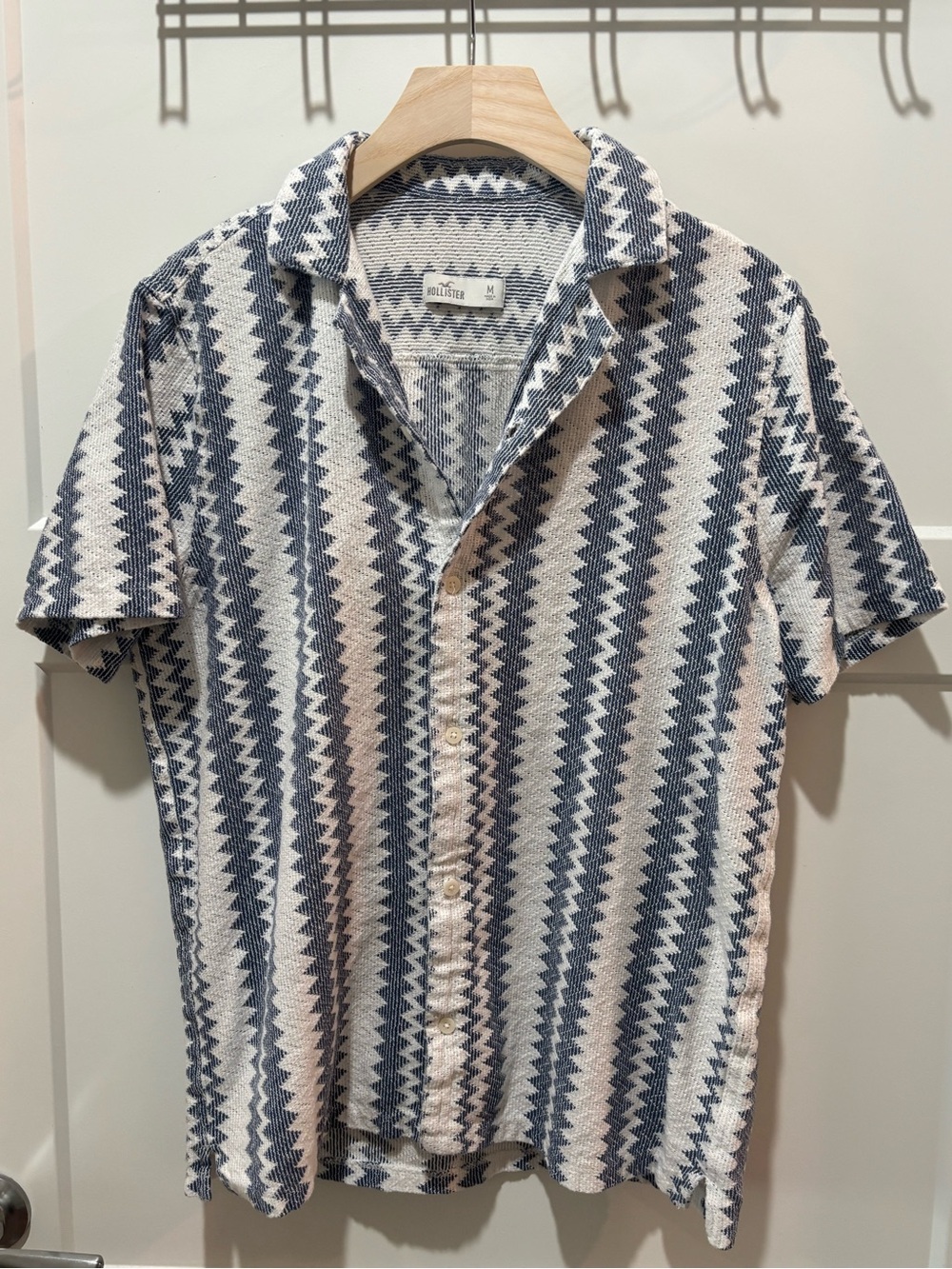 Hollister Blue and White Zigzag Short Sleeve Button-Down Shirt